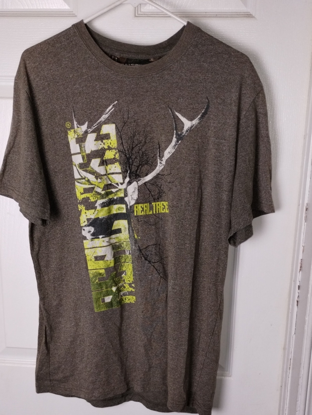 Realtree Brown Short Sleeve Graphic Tee with Olive Accent.Large